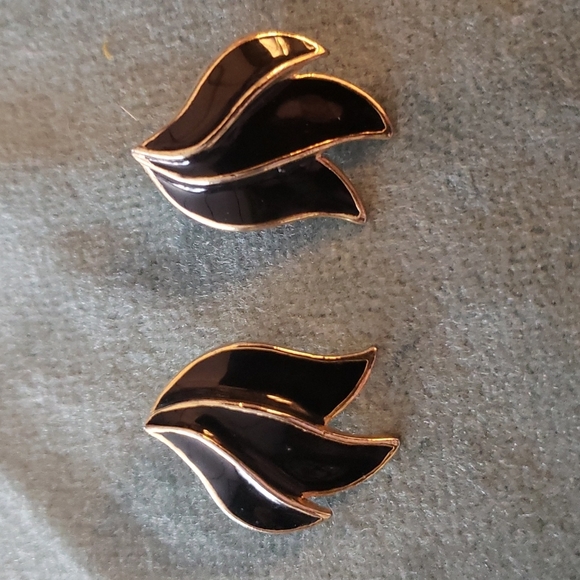 Vintage Black Enamel on Goldtone Pierced Earrings - Picture 1 of 4
